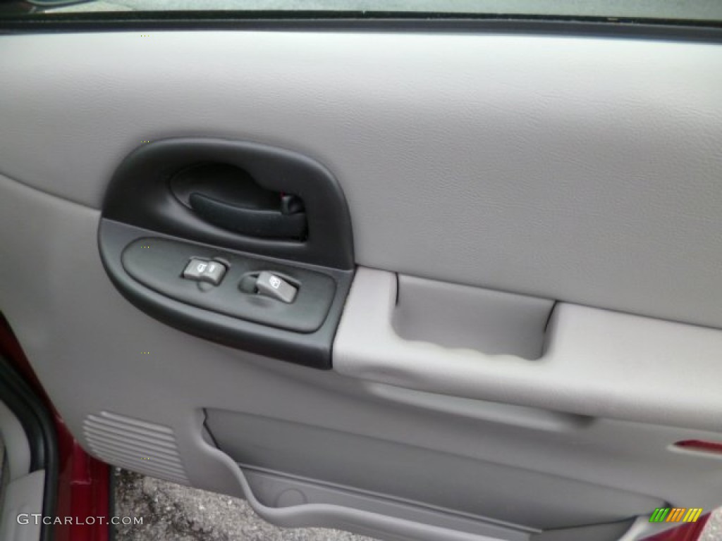 2004 Montana  - Sport Red Metallic / Gray photo #11