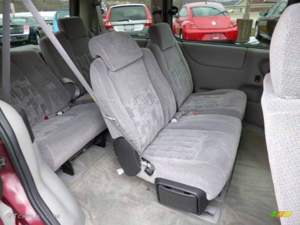 2004 Montana  - Sport Red Metallic / Gray photo #12