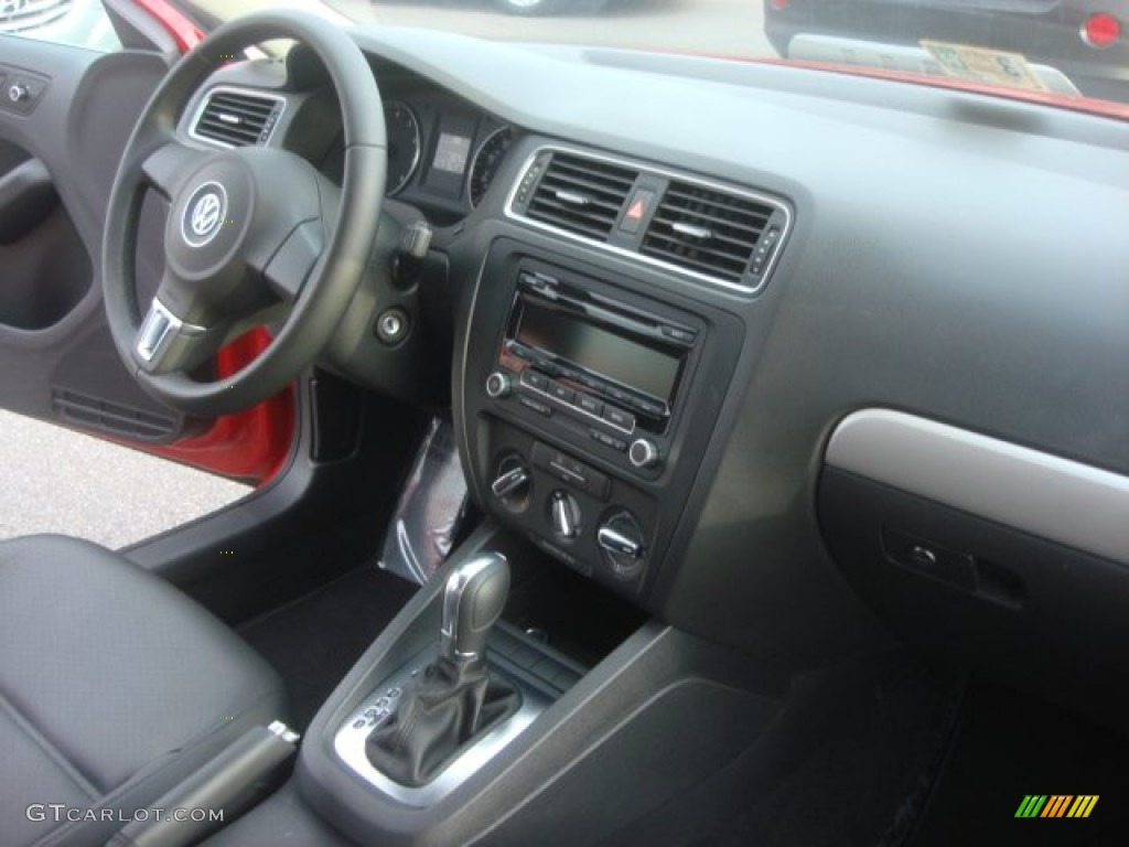 2013 Volkswagen Jetta SE Sedan Titan Black Dashboard Photo #78906177