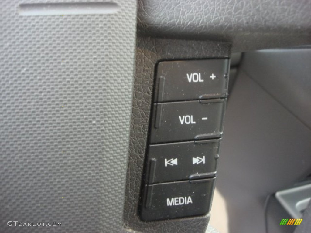 2008 Ford Edge SE Controls Photo #78911738