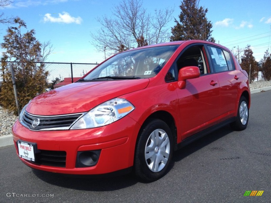 2011 Versa 1.8 S Hatchback - Red Alert / Charcoal photo #1