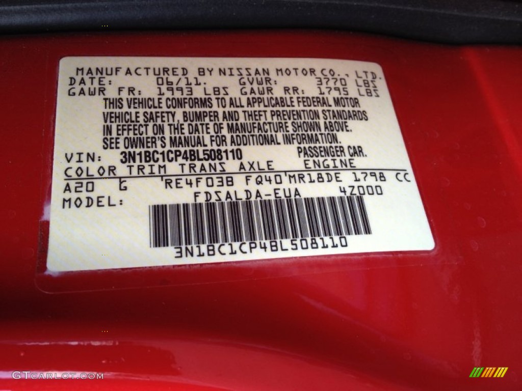 2011 Versa 1.8 S Hatchback - Red Alert / Charcoal photo #11