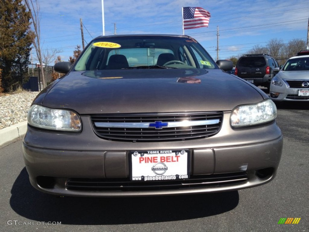 2002 Malibu Sedan - Medium Bronzemist Metallic / Gray photo #2