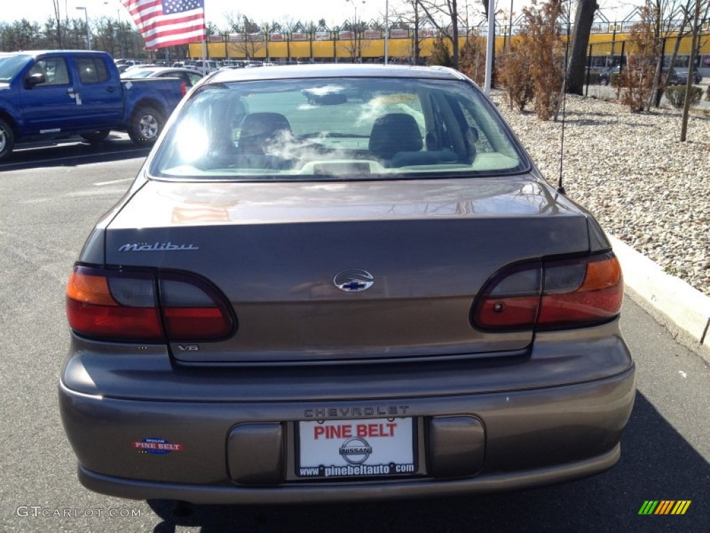 2002 Malibu Sedan - Medium Bronzemist Metallic / Gray photo #6
