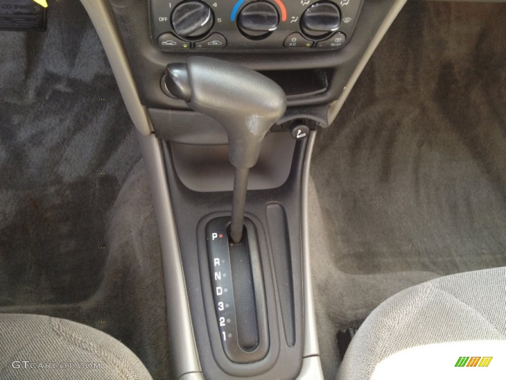 2002 Malibu Sedan - Medium Bronzemist Metallic / Gray photo #12