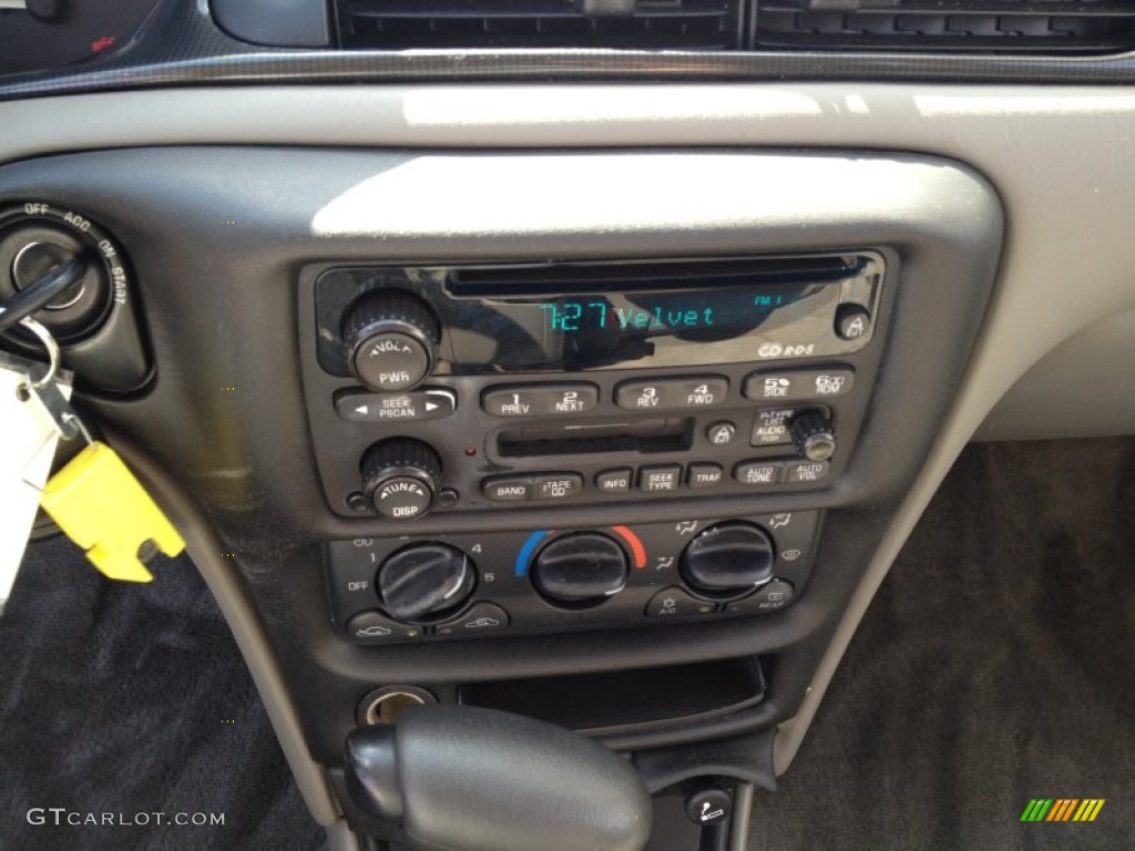 2002 Malibu Sedan - Medium Bronzemist Metallic / Gray photo #13