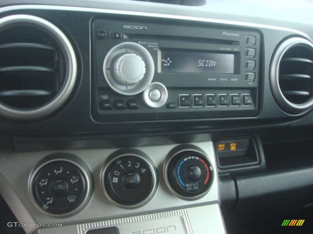 2010 Scion xB Standard xB Model Controls Photo #78915675