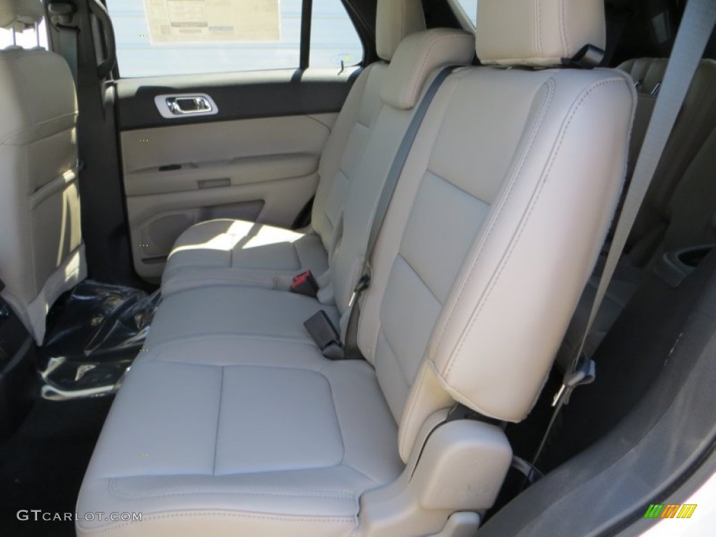 2013 Explorer XLT - White Platinum Tri-Coat / Medium Light Stone photo #22