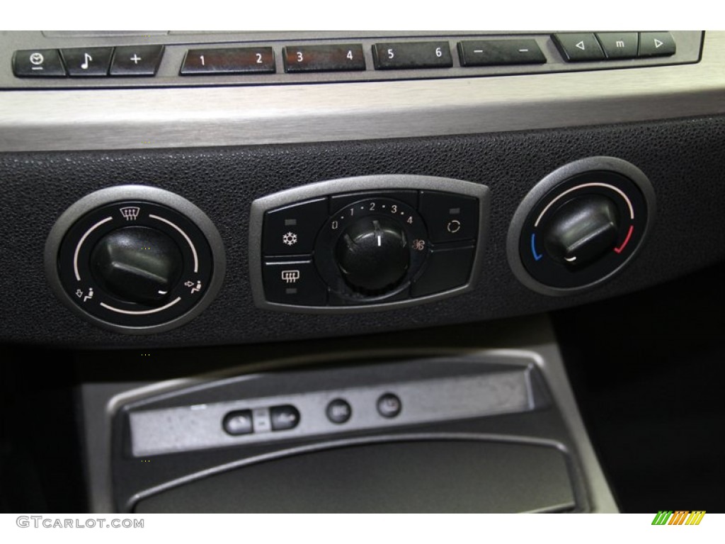 2004 BMW Z4 2.5i Roadster Controls Photo #78917641
