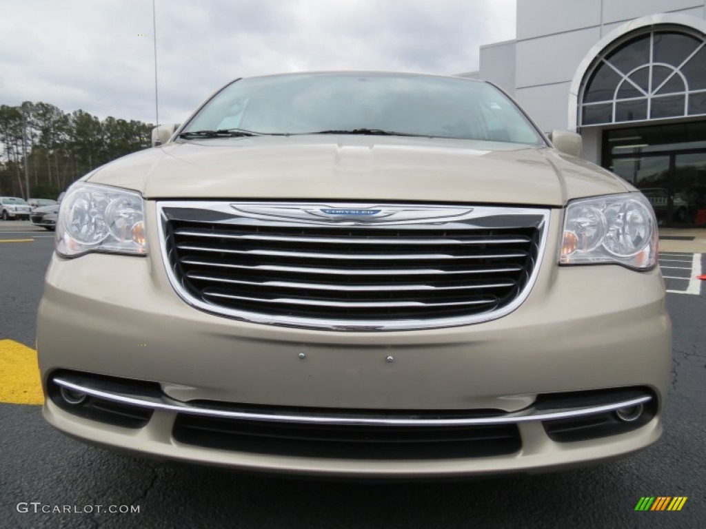 2012 Town & Country Touring - Cashmere Pearl / Black/Light Graystone photo #2