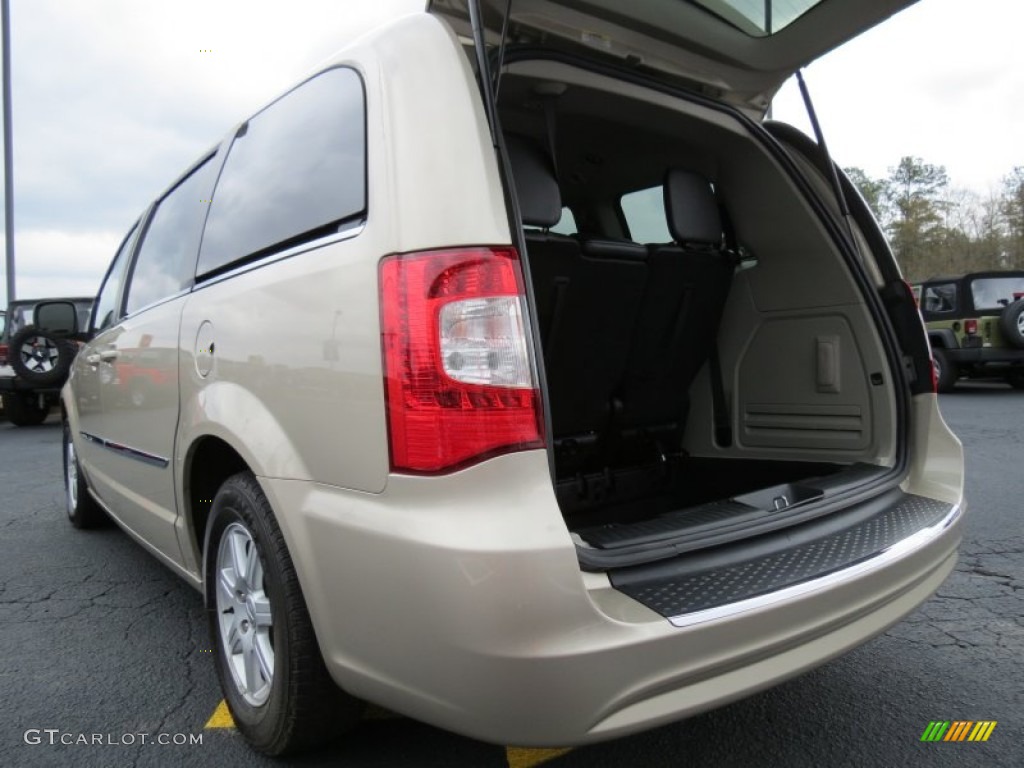 2012 Town & Country Touring - Cashmere Pearl / Black/Light Graystone photo #15