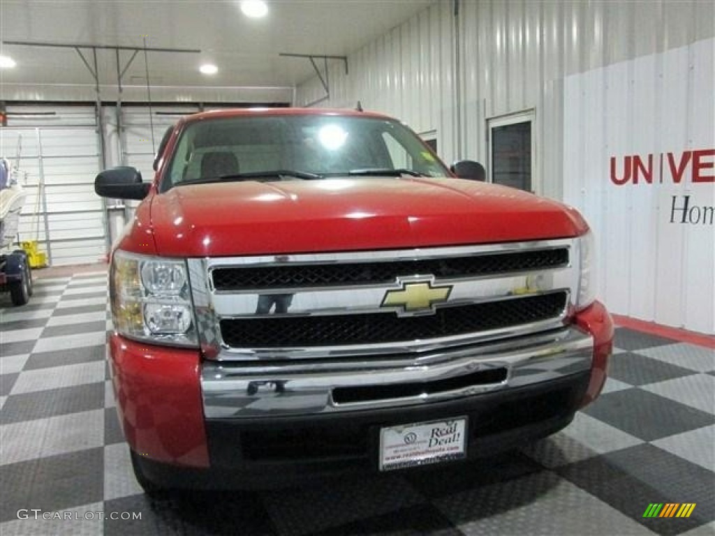 2009 Silverado 1500 LS Crew Cab - Victory Red / Dark Titanium photo #2