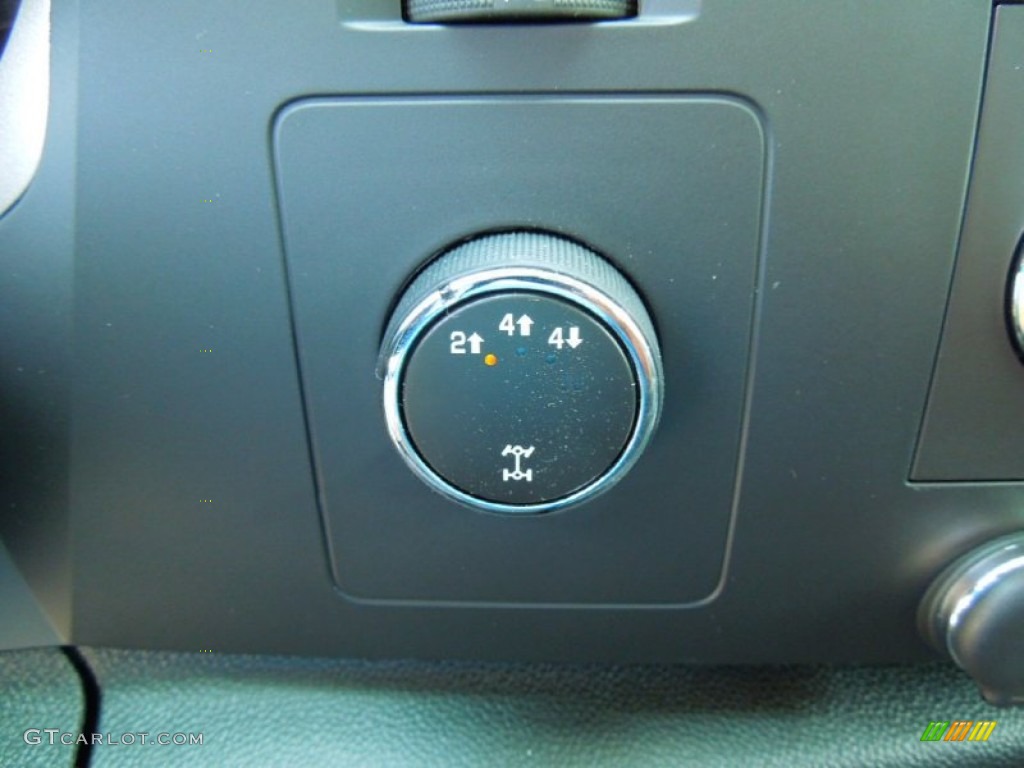 2013 Chevrolet Silverado 2500HD LT Extended Cab 4x4 Controls Photo #78928041