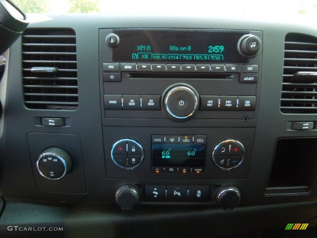 2013 Chevrolet Silverado 2500HD LT Extended Cab 4x4 Controls Photo #78928060