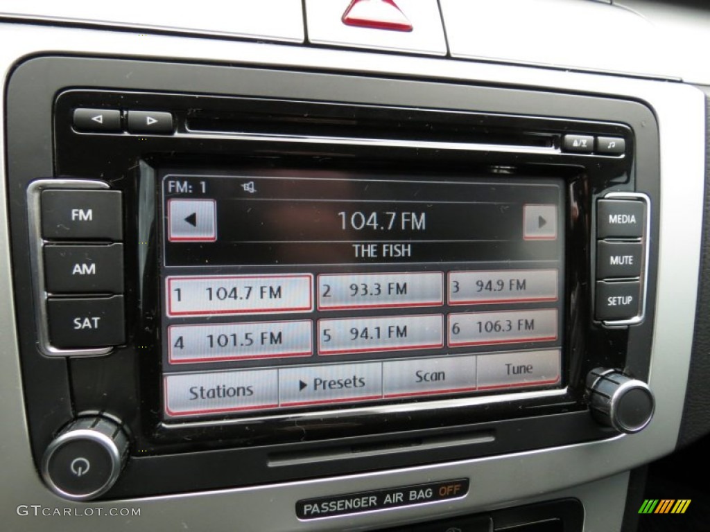 2010 Volkswagen CC Sport Audio System Photos