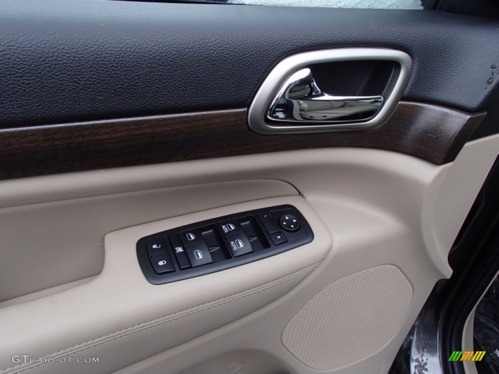 2014 Grand Cherokee Laredo 4x4 - Granite Crystal Metallic / New Zealand Black/Light Frost photo #15