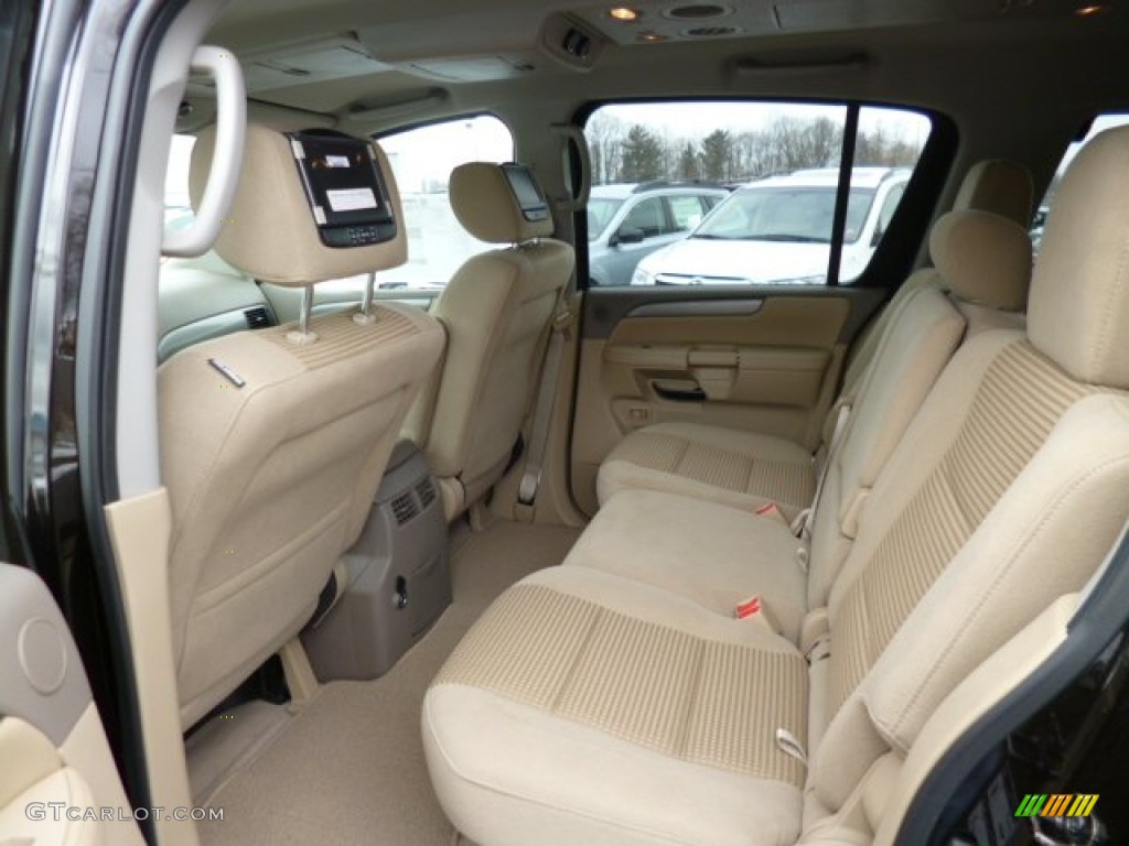 2013 Nissan Armada SV 4WD Rear Seat Photos