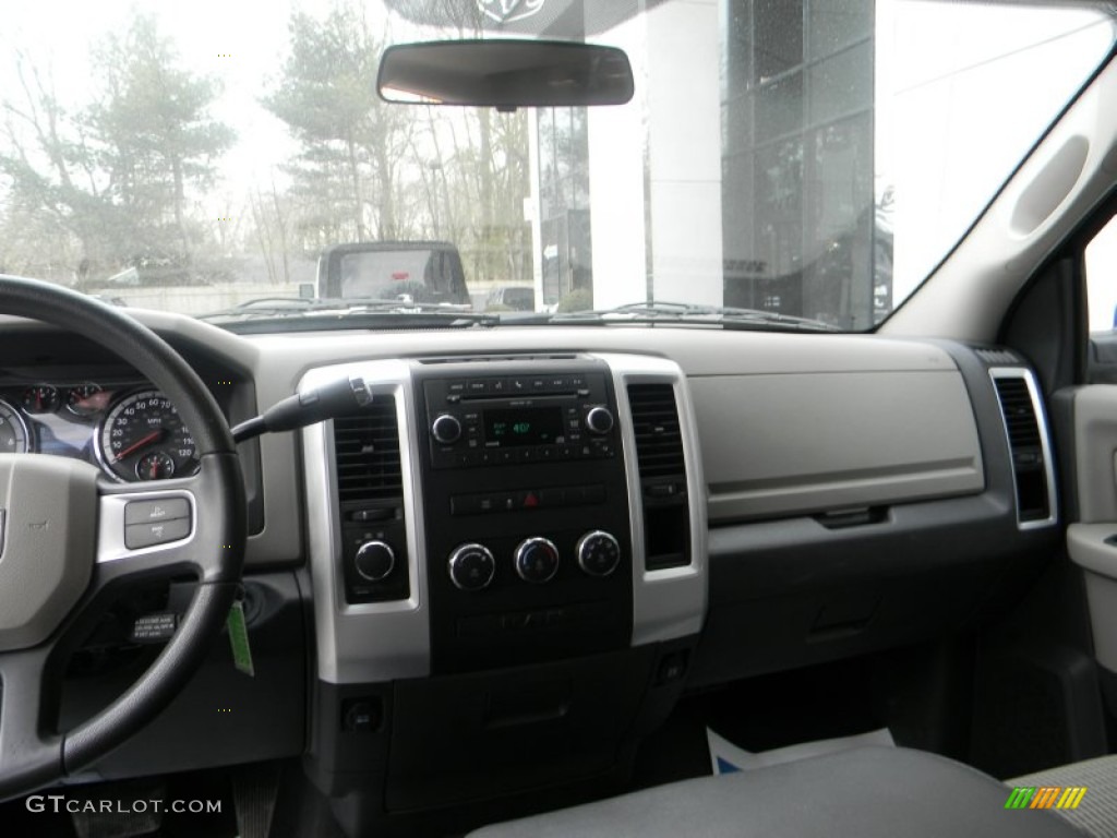 2011 Ram 1500 SLT Quad Cab 4x4 - Brilliant Black Crystal Pearl / Dark Slate Gray/Medium Graystone photo #8