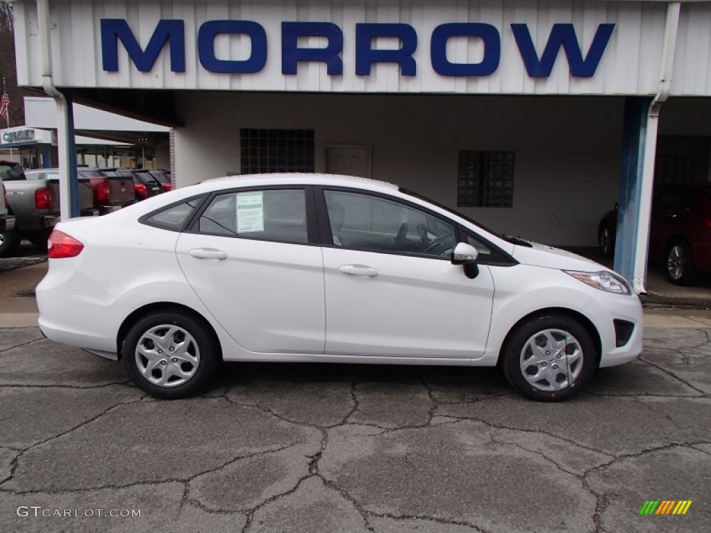 2013 Fiesta SE Sedan - Oxford White / Charcoal Black/Light Stone photo #1