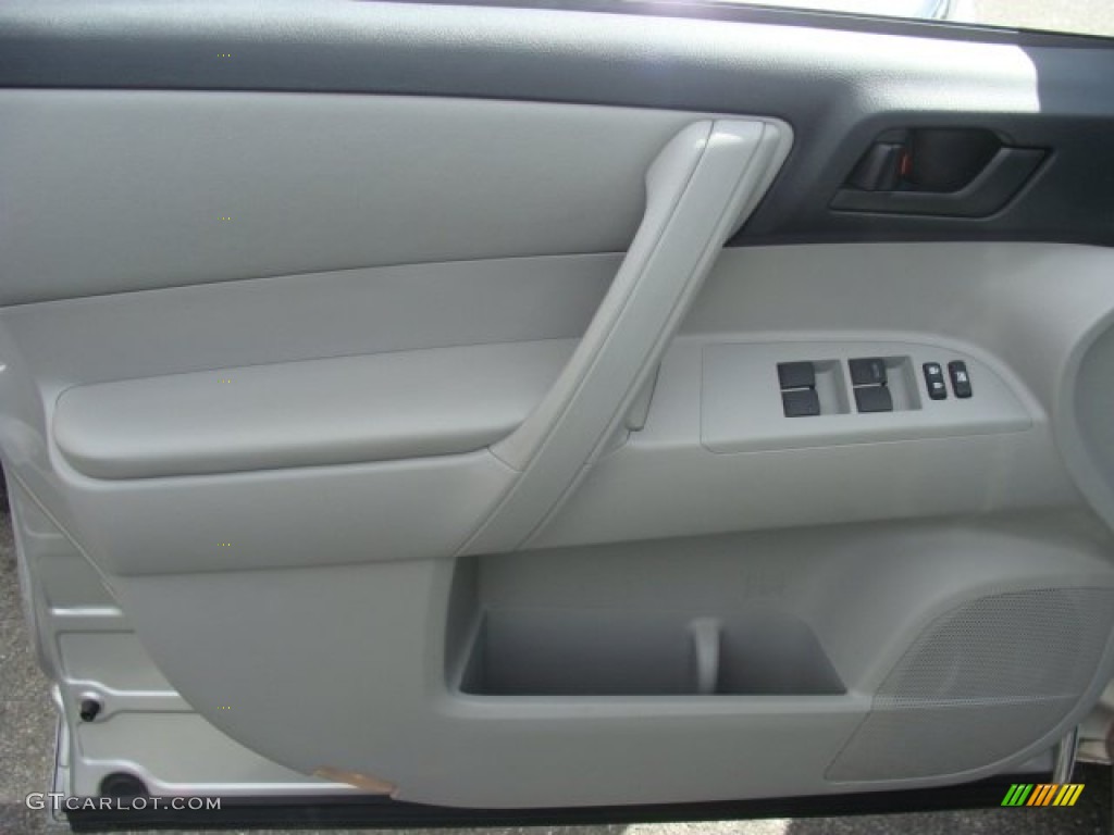 2010 Highlander V6 4WD - Classic Silver Metallic / Ash photo #7
