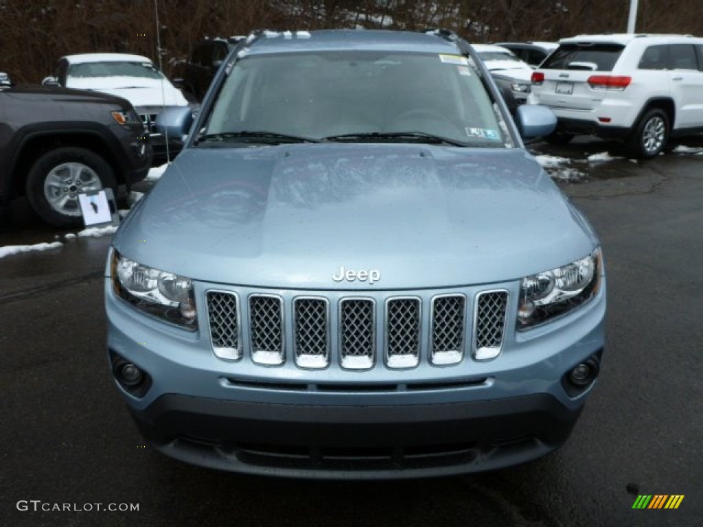2014 Compass Latitude 4x4 - Winter Chill Pearl / Dark Slate Gray photo #10