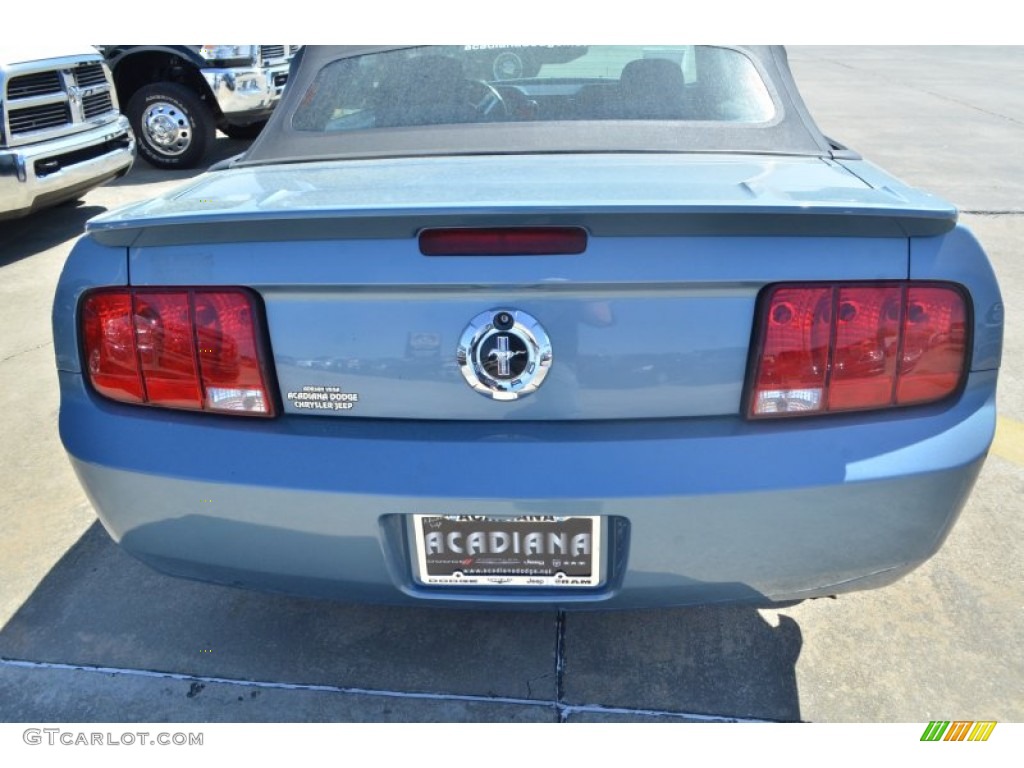 2007 Mustang V6 Deluxe Convertible - Windveil Blue Metallic / Dark Charcoal photo #3