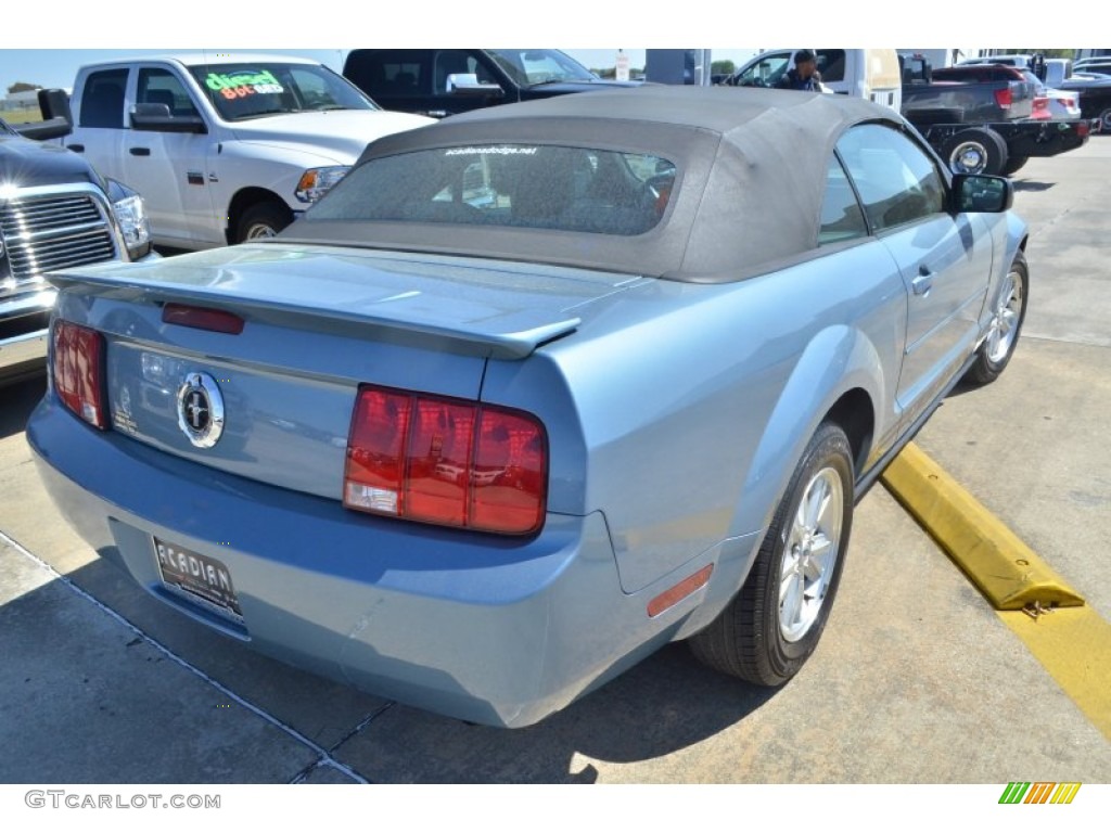 2007 Mustang V6 Deluxe Convertible - Windveil Blue Metallic / Dark Charcoal photo #4