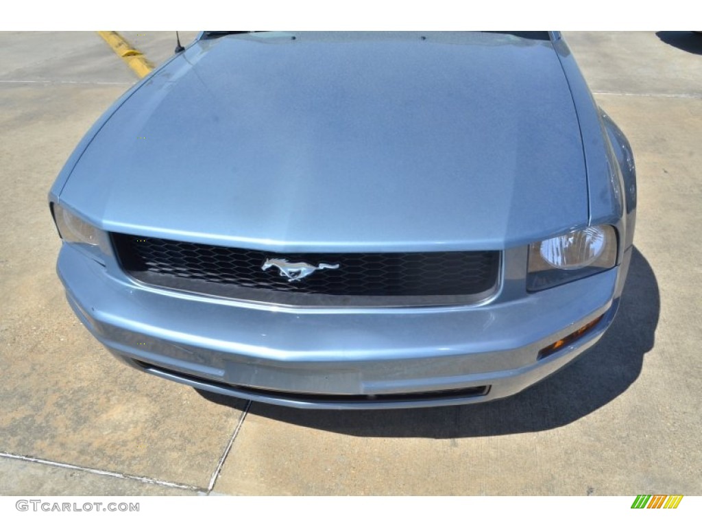 2007 Mustang V6 Deluxe Convertible - Windveil Blue Metallic / Dark Charcoal photo #6