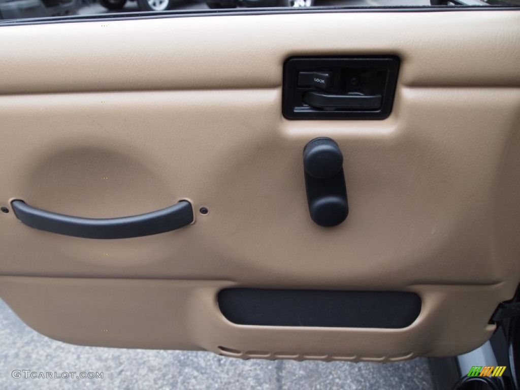 2002 Wrangler Sahara 4x4 - Black / Camel Beige/Dark Green photo #12