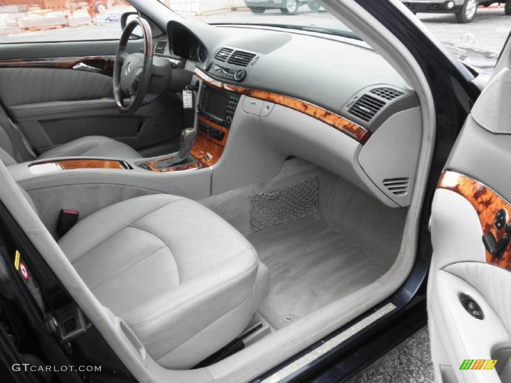 2005 E 500 Sedan - Midnight Blue / Stone photo #28