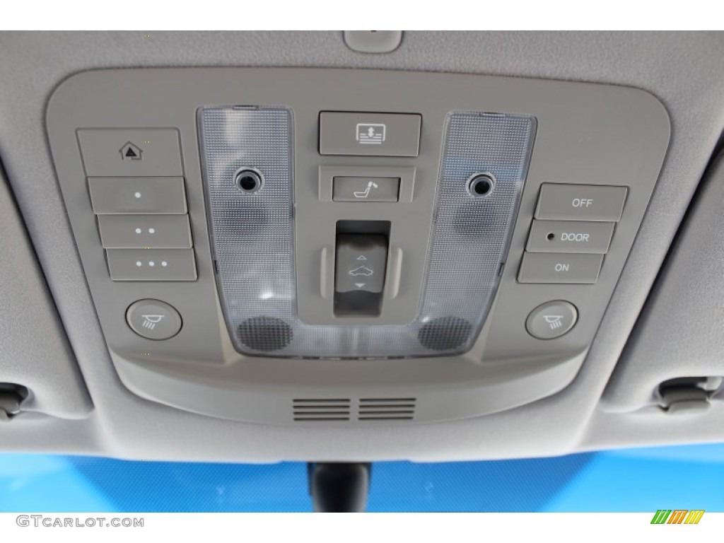 2010 Acura RL Technology Controls Photo #78967471