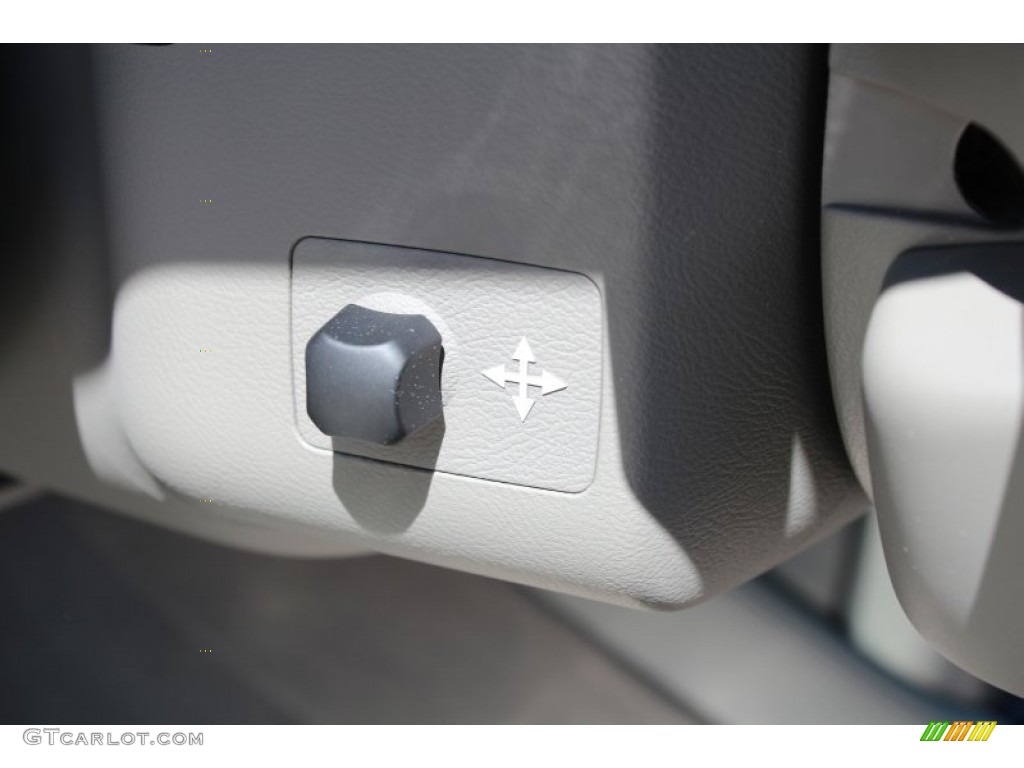 2010 RL Technology - Platinum Frost Metallic / Taupe Gray photo #34