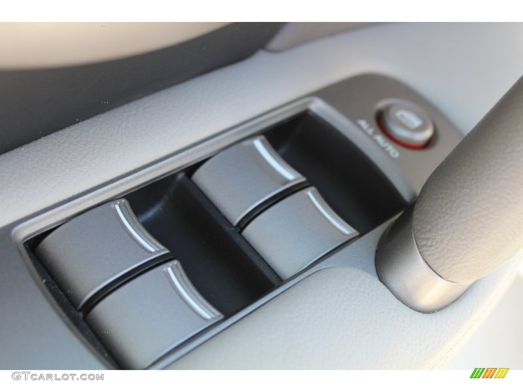 2010 RL Technology - Platinum Frost Metallic / Taupe Gray photo #35