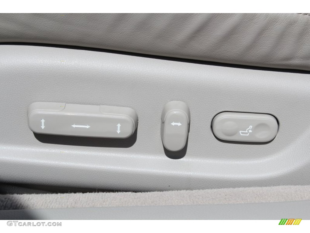 2010 RL Technology - Platinum Frost Metallic / Taupe Gray photo #39