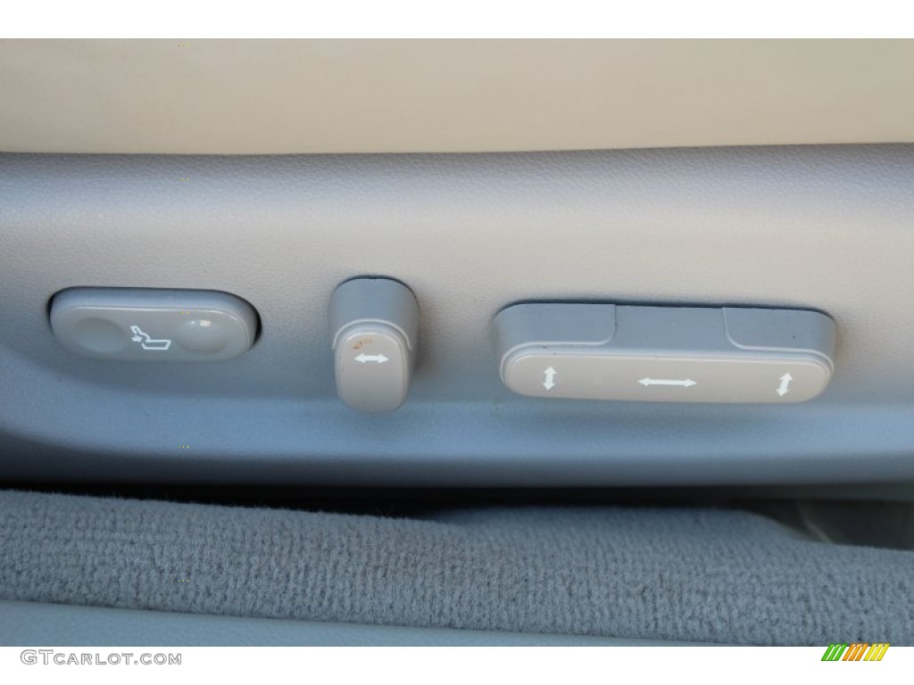2010 RL Technology - Platinum Frost Metallic / Taupe Gray photo #40