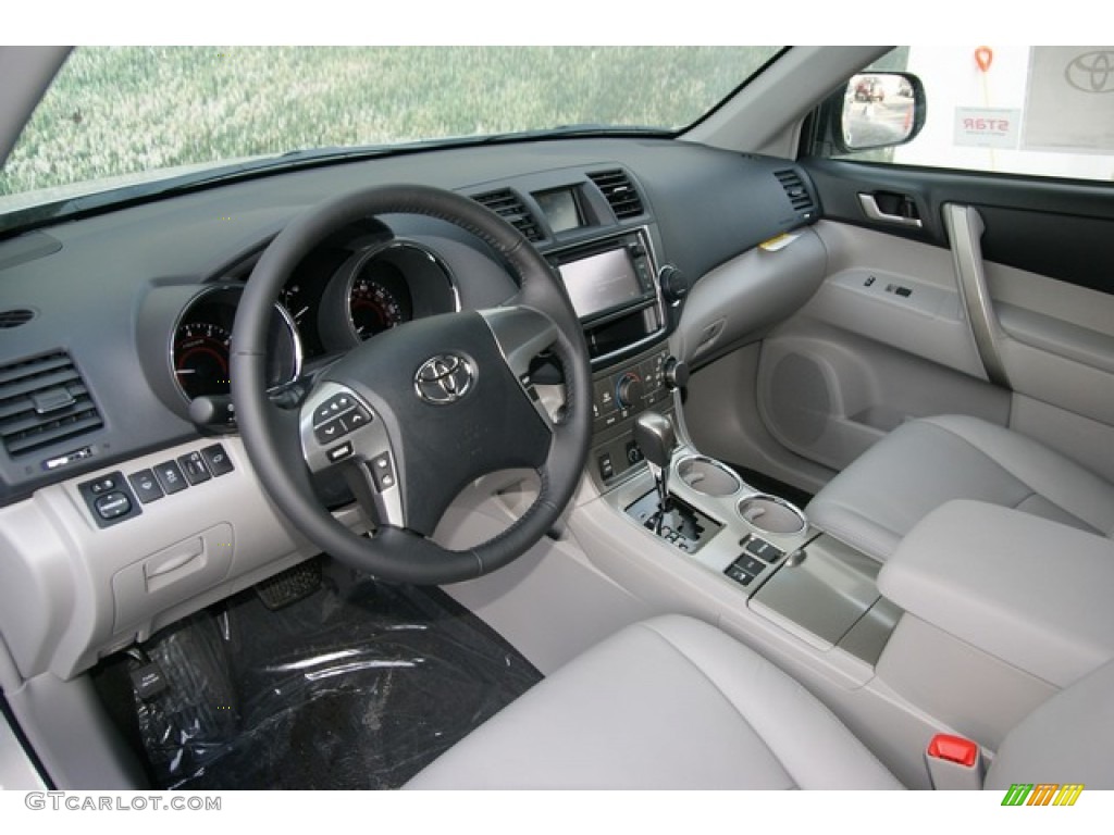 2013 Highlander SE 4WD - Classic Silver Metallic / Ash photo #5