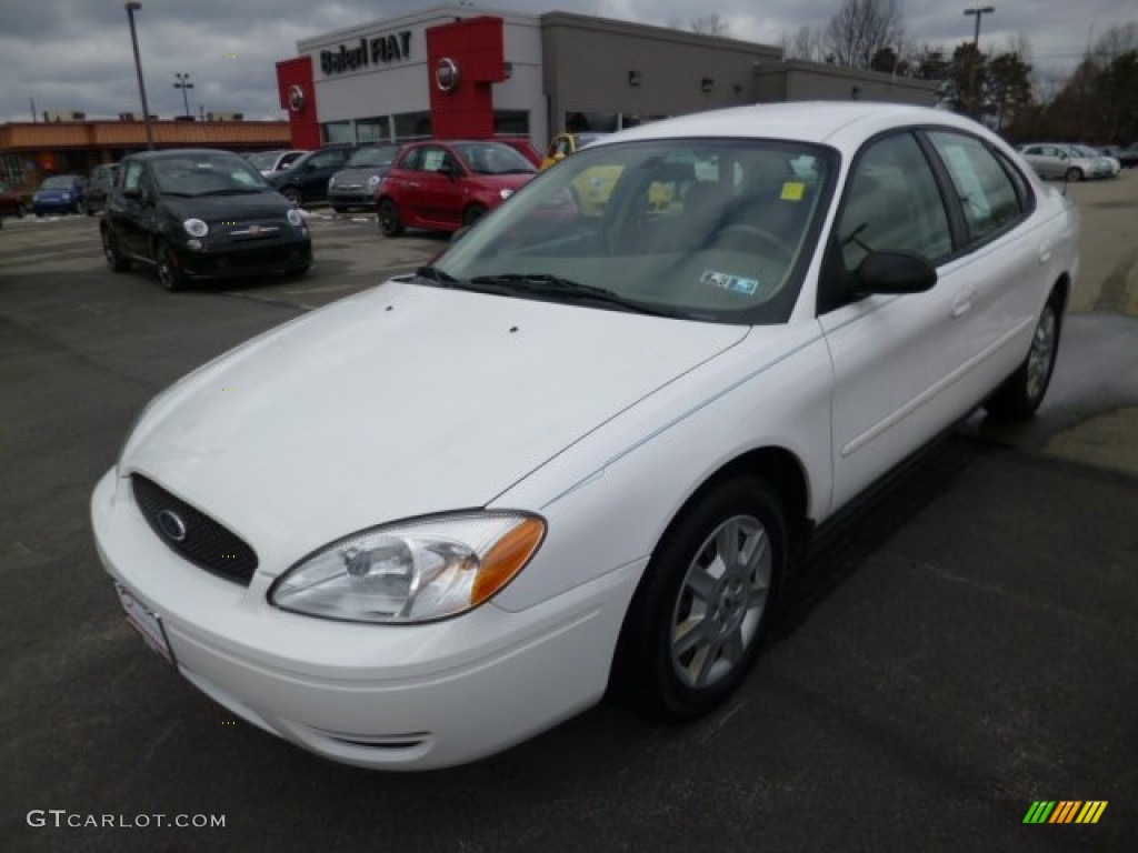 2005 Taurus SE - Vibrant White / Medium/Dark Pebble photo #3