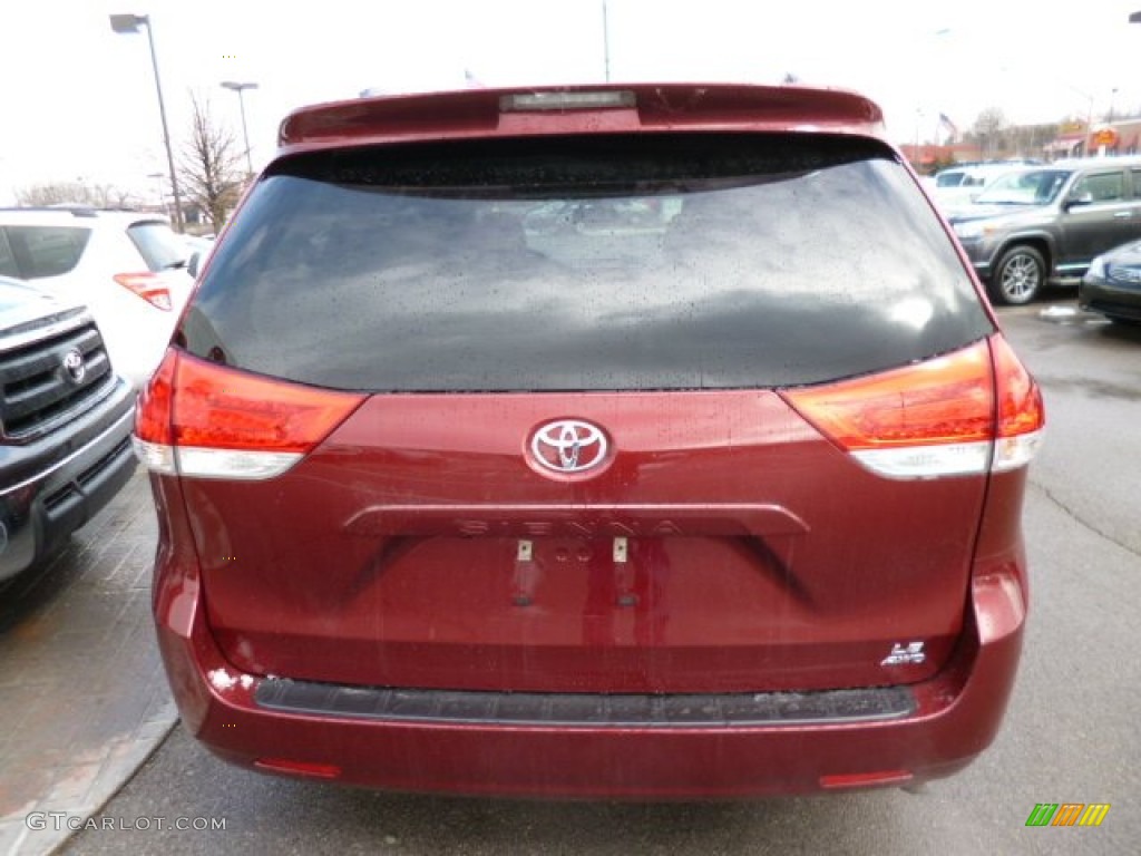 2012 Sienna LE AWD - Salsa Red Pearl / Light Gray photo #5