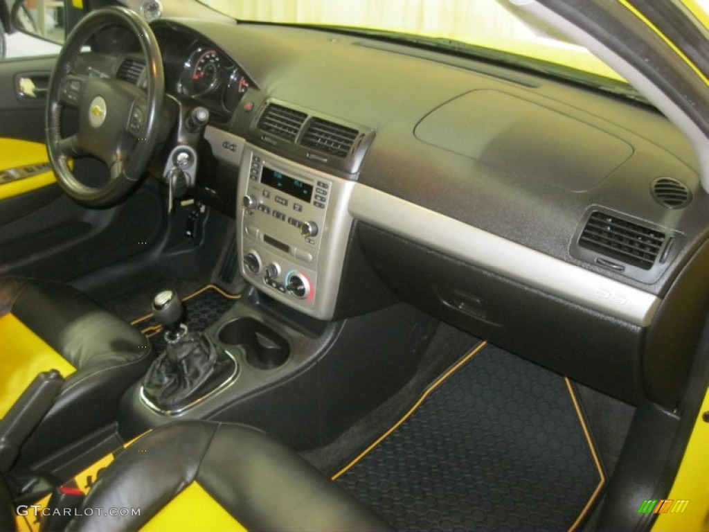 2005 Chevrolet Cobalt SS Supercharged Coupe Ebony/Yellow Dashboard Photo #78973312