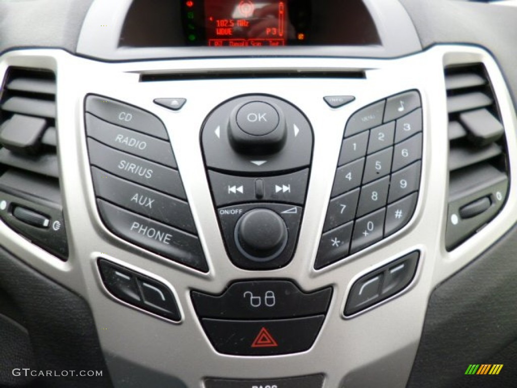2011 Ford Fiesta SES Hatchback Controls Photo #78975189