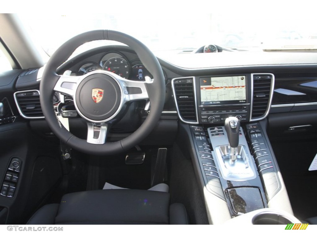 2013 Porsche Panamera Platinum Edition Black Dashboard Photo #78976529