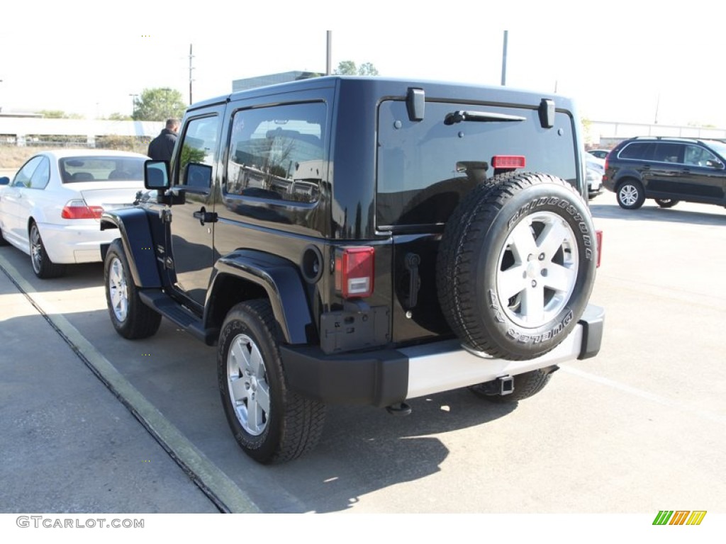 2011 Wrangler Sahara 4x4 - Black / Black photo #7