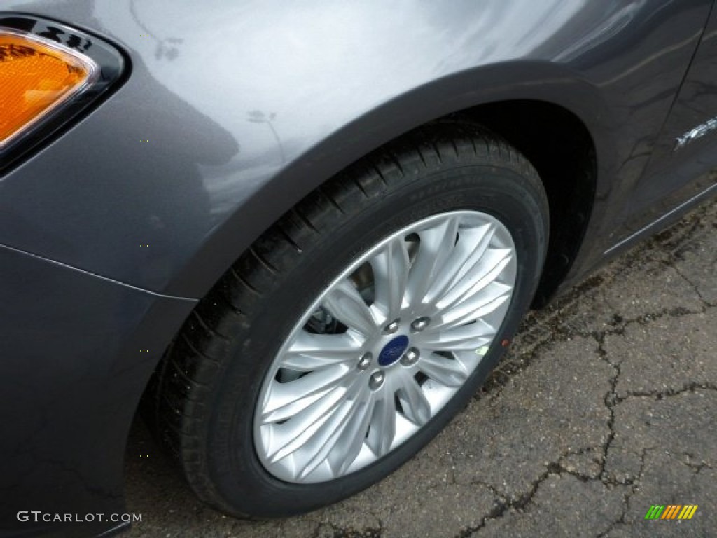 2013 Ford Fusion Hybrid SE Wheel Photos
