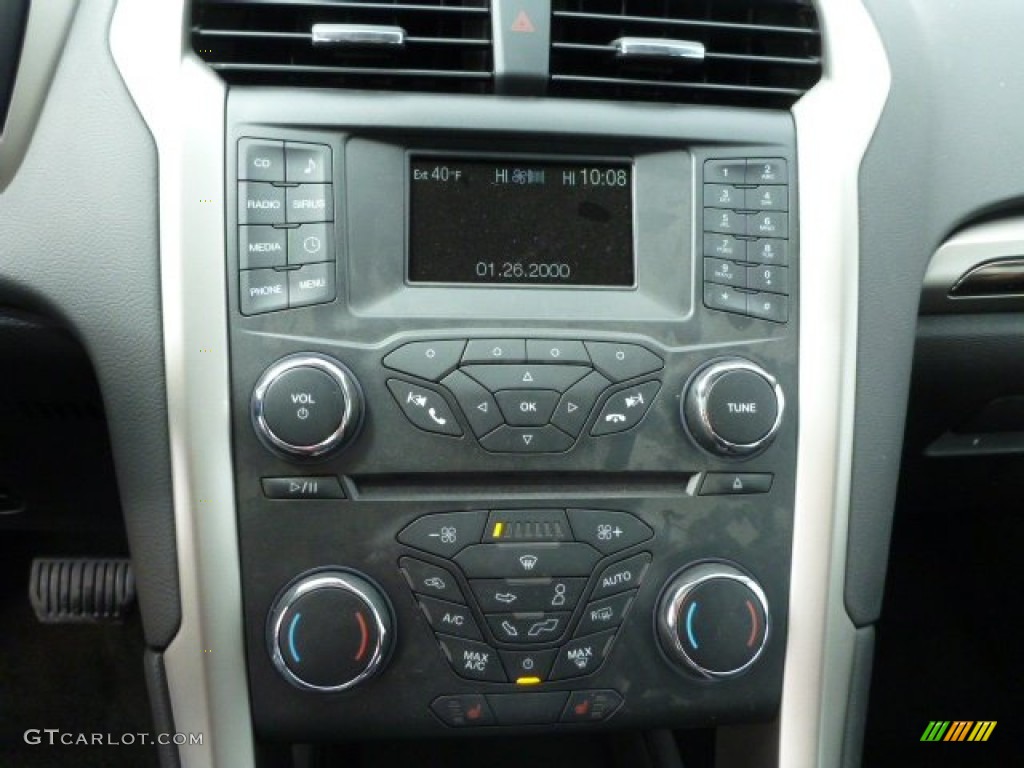 2013 Ford Fusion Hybrid SE Controls Photos