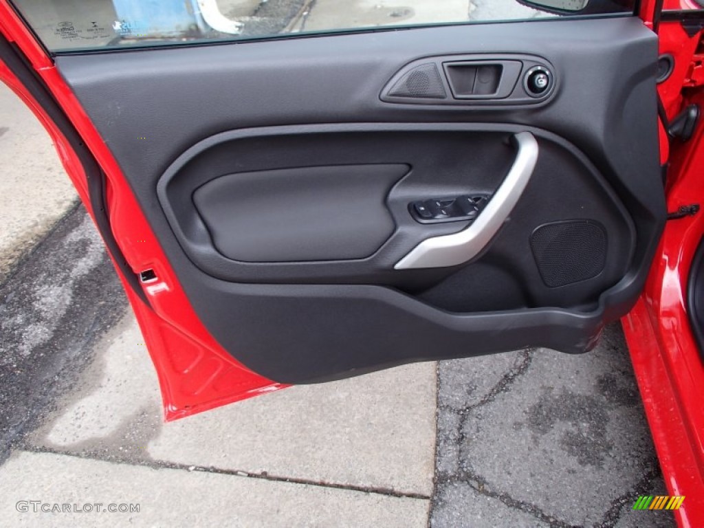 2013 Ford Fiesta SE Sedan Charcoal Black Door Panel Photo #78991888