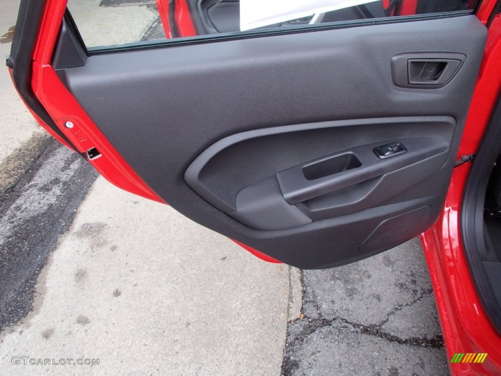 2013 Fiesta SE Sedan - Race Red / Charcoal Black photo #14