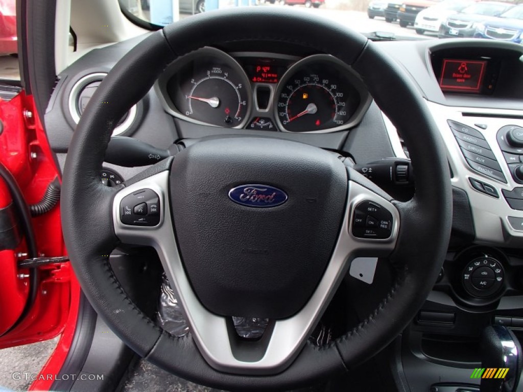 2013 Ford Fiesta SE Sedan Charcoal Black Steering Wheel Photo #78991936