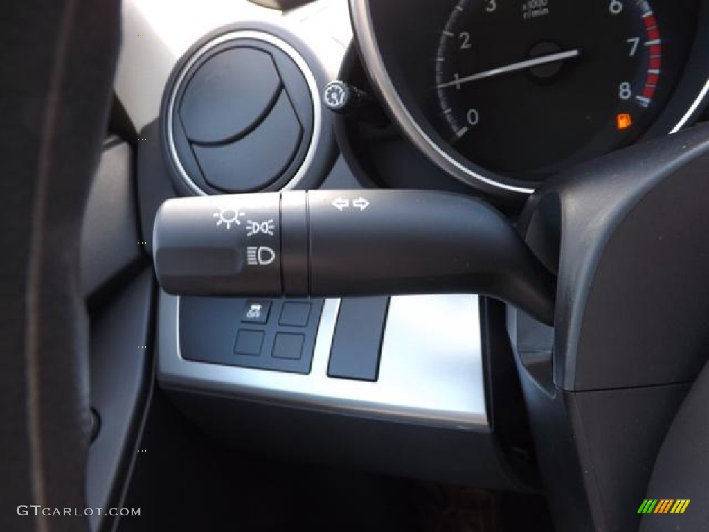 2013 Mazda MAZDA3 i SV 4 Door Controls Photo #78994168