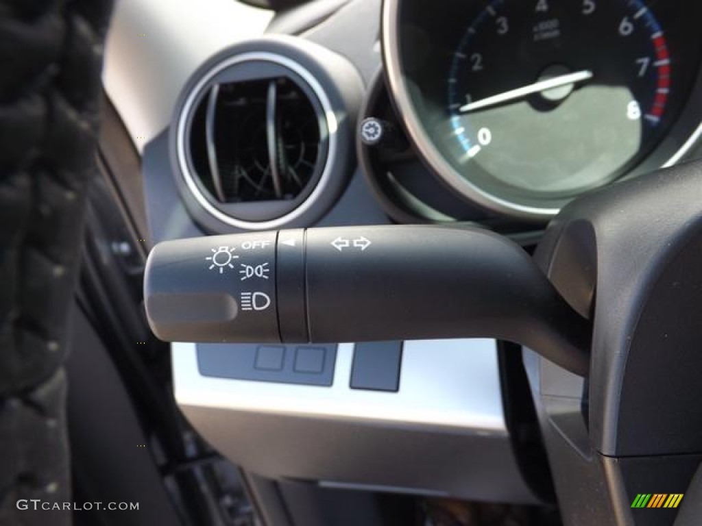 2013 Mazda MAZDA3 i Touring 5 Door Controls Photo #78994348