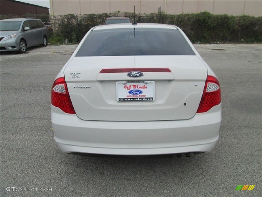 2010 Fusion S - White Suede / Medium Light Stone photo #7